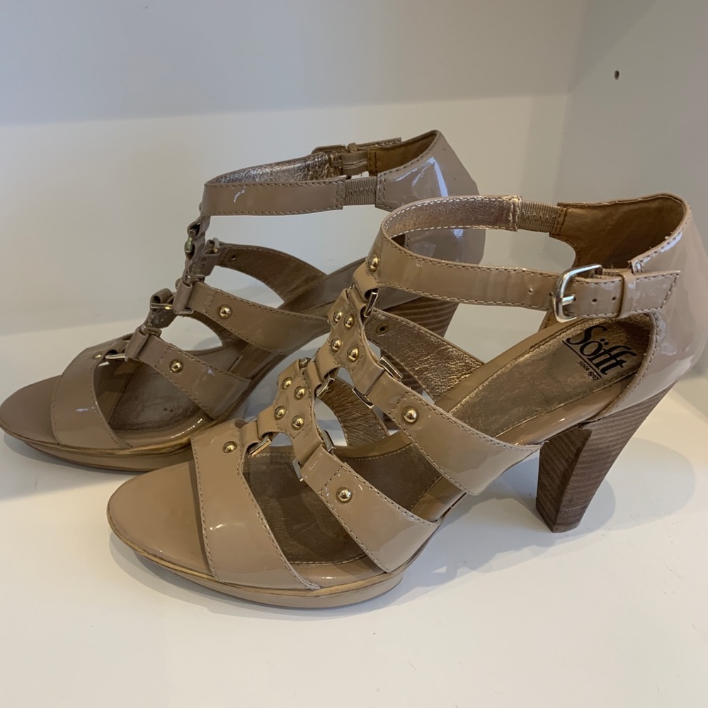 Sofft heeled sandals size 9 tan with gold accents